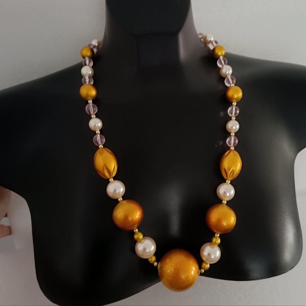 🟣Vintage Gold&White&Pink Beaded Necklace with Elegant Design